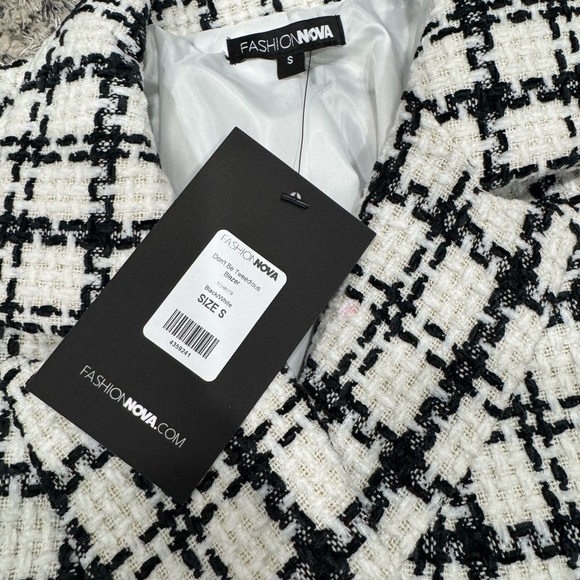 Fashion Nova Monochrome Plaid Blazer - Picture 3 of 3